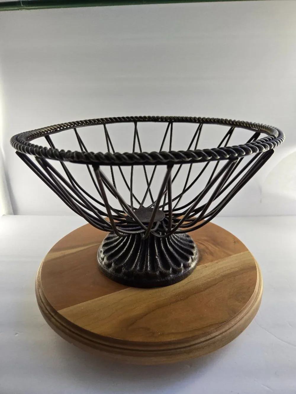 Industrial Farmhouse Metal Wire Footed Centerpiece Basket – Heavy Base